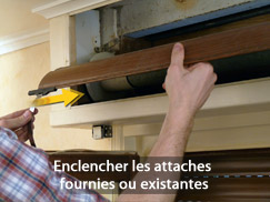 Enclencher les attaches fournies ou existantes